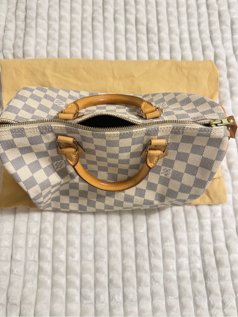 Louis Vuitton Damier Azur Canvas Speedy 30 - White and Light Blue Checkered - Picture 9 of 13